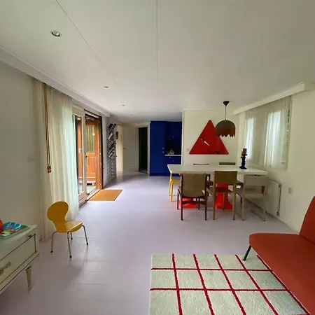 シャレー Kleurrijk Huisje Voor 5-personen Op De Veluwe ハルデルウェイク